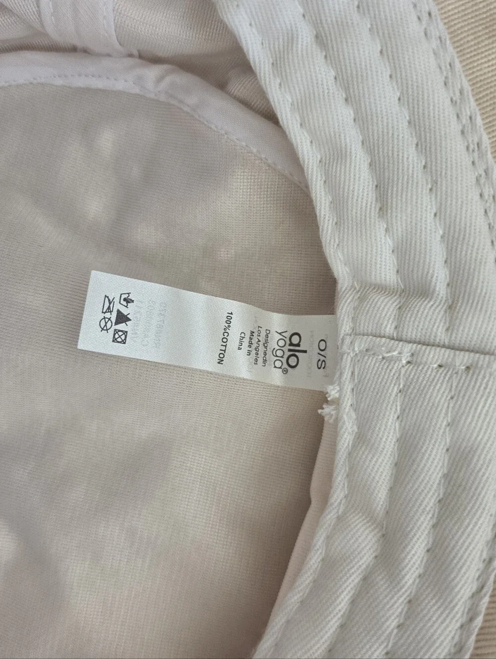 Alo Yoga Weekender Bucket Hat in Ivory cream